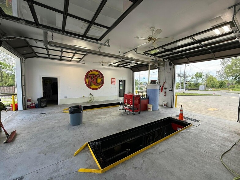 More Photos Of 600 N Main St, Baltimore Auto Repair For Sale
