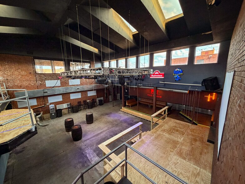 More Photos Of 906 Hampshire St, Quincy Bar For Sale