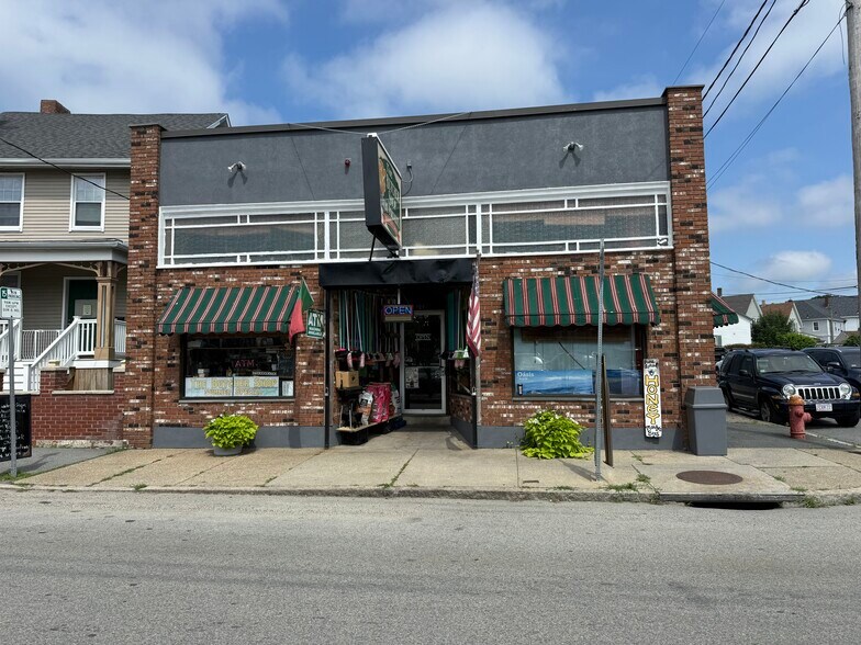 Primary Photo Of 127 Dartmouth St, New Bedford Storefront For Sale
