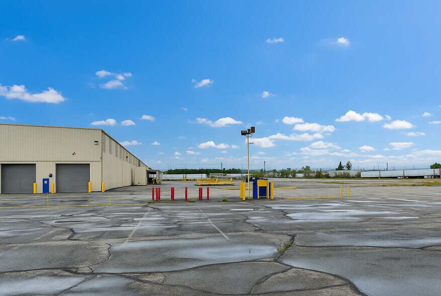 More Photos Of 1301-1345 E Lexington Ave, Pomona Warehouse For Sale