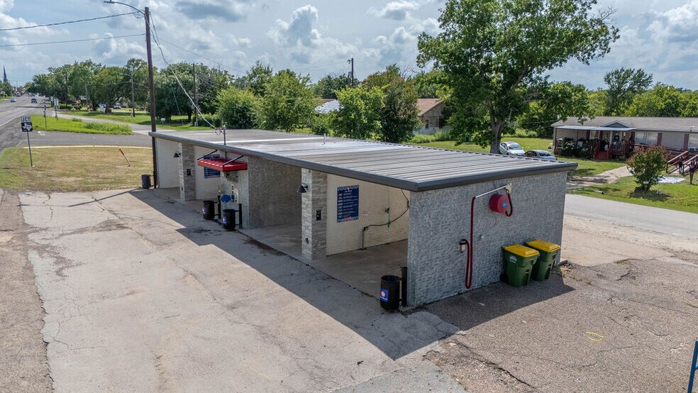 More Photos Of 617 N Ellis St, Groesbeck Carwash For Sale