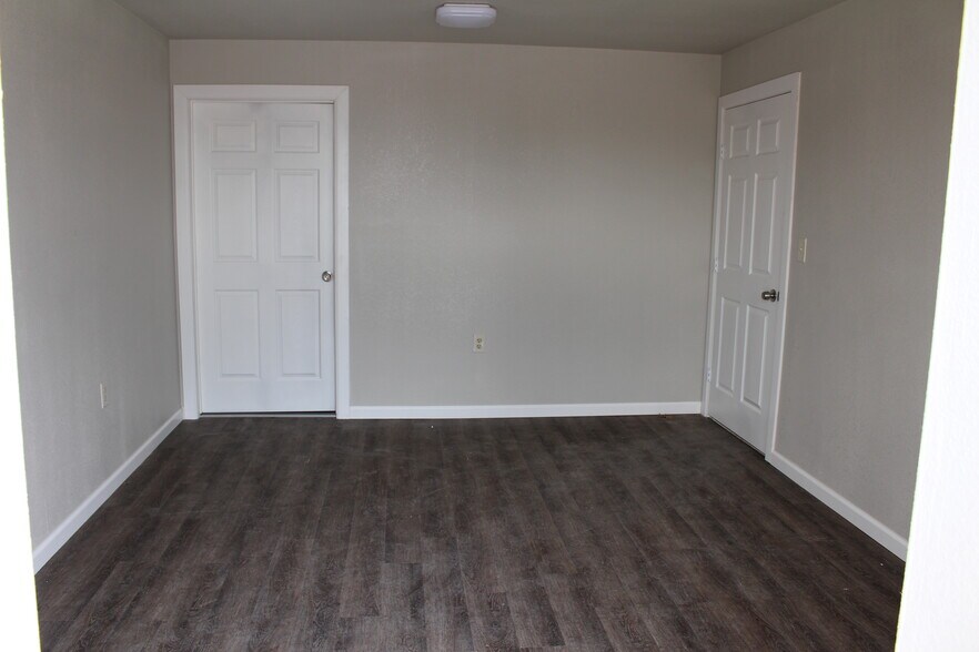 More Photos Of 600 S Cherry Ln, White Settlement Light Distribution For Lease