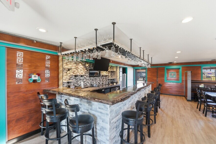 More Photos Of 1404 E College Dr, Marshall General Retail For Sale
