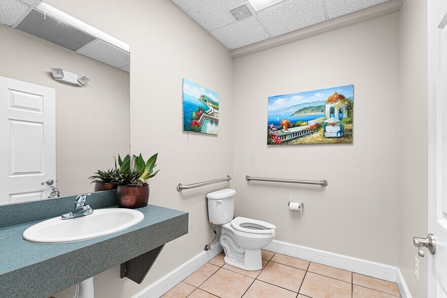 More Photos Of 5001 N Nebraska Ave, Tampa Office For Lease