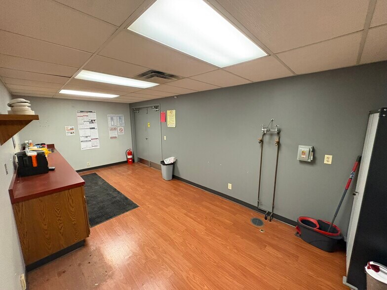 More Photos Of 3106 Independence Dr, Fort Wayne Warehouse For Lease