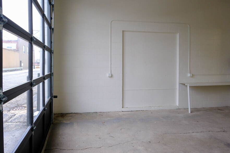 More Photos Of 408 W Main St, Benton Harbor Freestanding For Lease