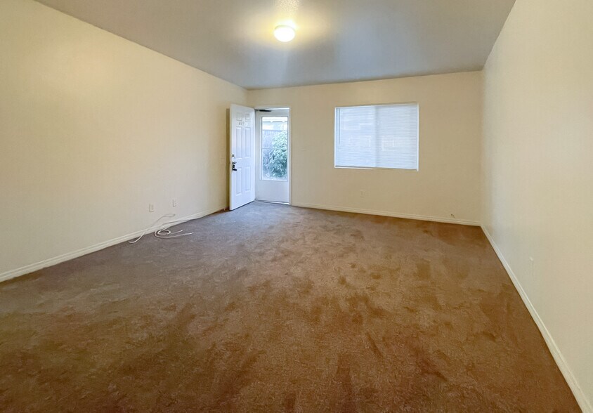 More Photos Of 44817 Redwood Ave, Lancaster Multifamily For Sale