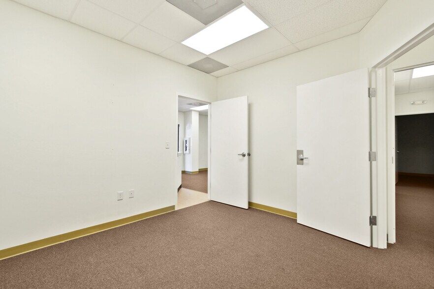 More Photos Of 1740 Tree Blvd, Saint Augustine Medical For Lease