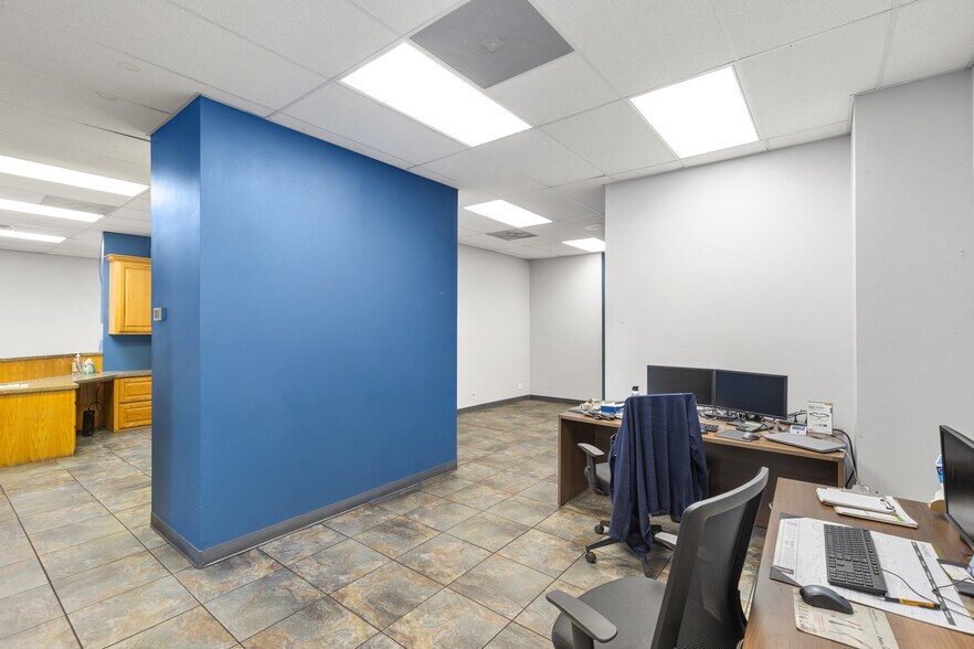 More Photos Of 1120 Commercial Blvd N, Arlington Warehouse For Sale