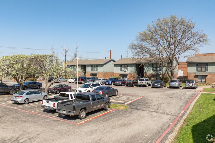 More Photos Of 101-121 S Bonnie Brae St, Denton Apartments For Sale