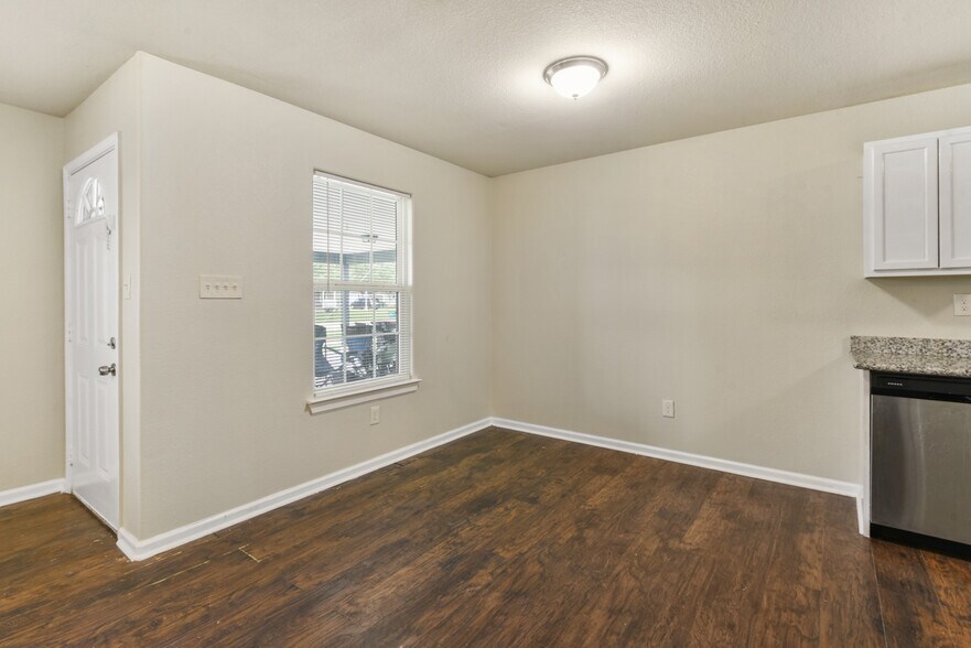 More Photos Of 117 Craig St, Baytown Apartments For Sale