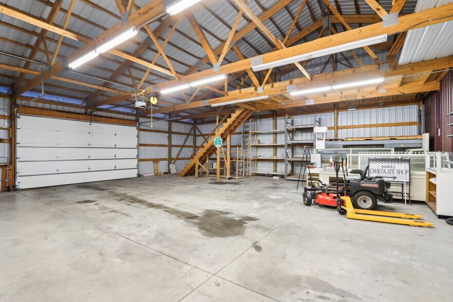 More Photos Of 680 Enterprise Dr, Lake Mills Freestanding For Lease