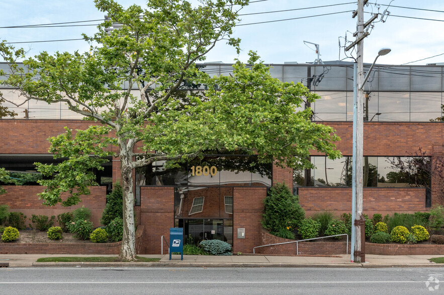 Primary Photo Of 1800 Rockaway Ave, Hewlett Office For Lease