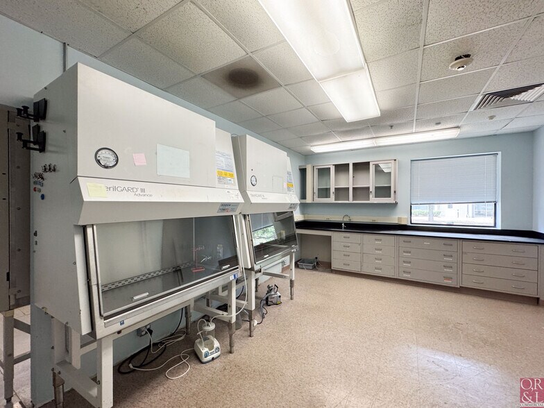 More Photos Of 35 NE Industrial Rd, Branford Research And Development For Lease