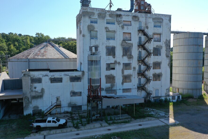 More Photos Of 945 Mill Rd, Loudonville Industrial For Sale