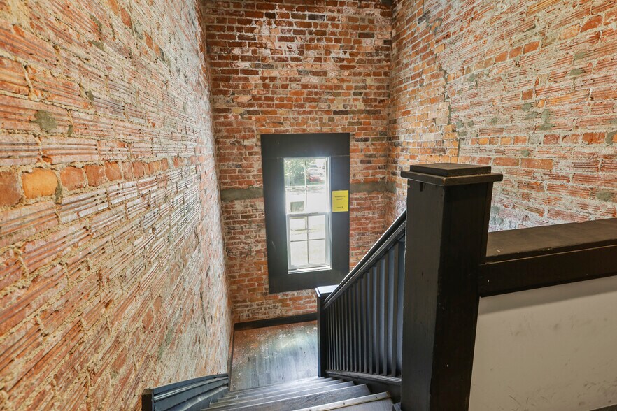 More Photos Of 1386 E Main St, Columbus Office For Lease