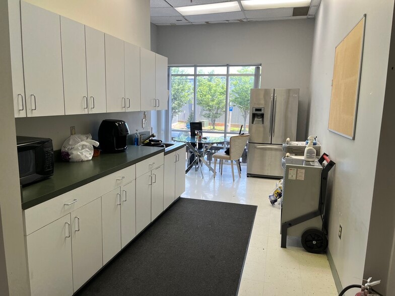 More Photos Of 10498 Colonel Ct, Manassas Research And Development For Sale