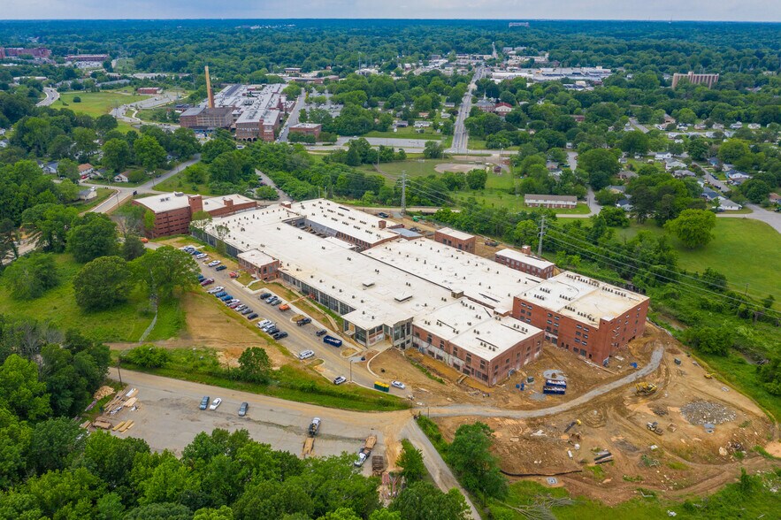 More Photos Of 1702 Fairview St, Greensboro Self Storage For Lease