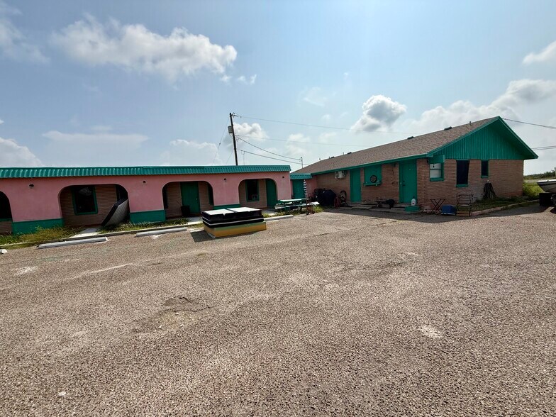 More Photos Of 1438 N State Highway 35, Aransas Pass Hotel For Sale