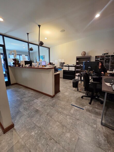 More Photos Of 4219-4221 S Alameda St, Los Angeles Office For Lease