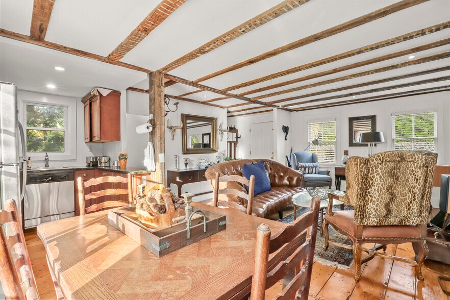 More Photos Of 47 Hollow Tree Ridge Rd, Darien Apartments For Sale