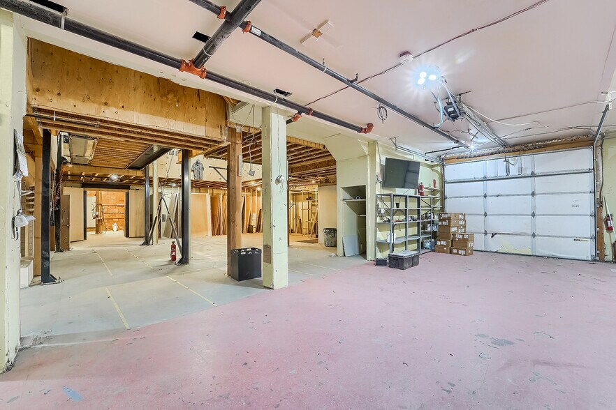 More Photos Of 611 2nd Ave, Longmont Showroom For Sale