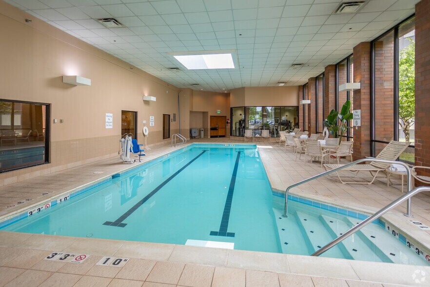More Photos Of 1717 Airport Exchange Blvd, Erlanger Hotel For Sale