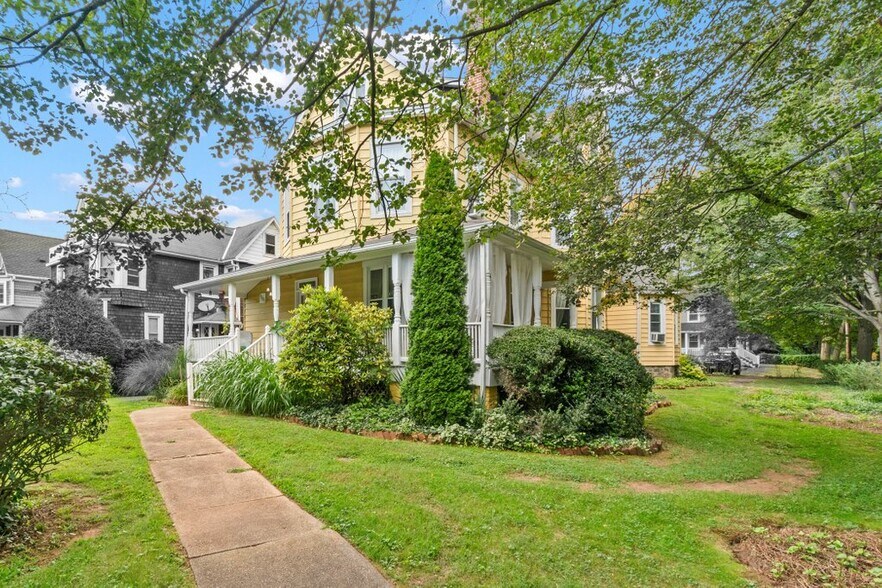 More Photos Of 5001 Roland Ave, Baltimore Apartments For Sale