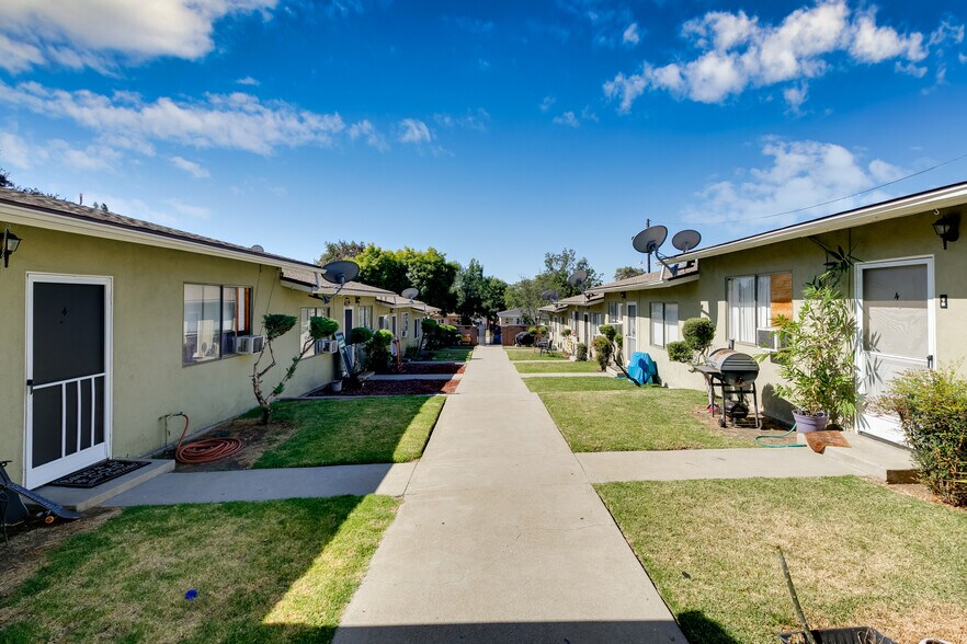 More Photos Of 213 W 4th St, San Dimas Multifamily For Sale