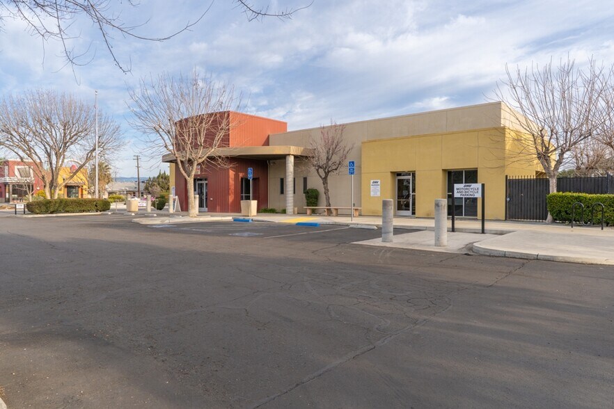 More Photos Of 406 E Elm Ave, Coalinga Office For Sale