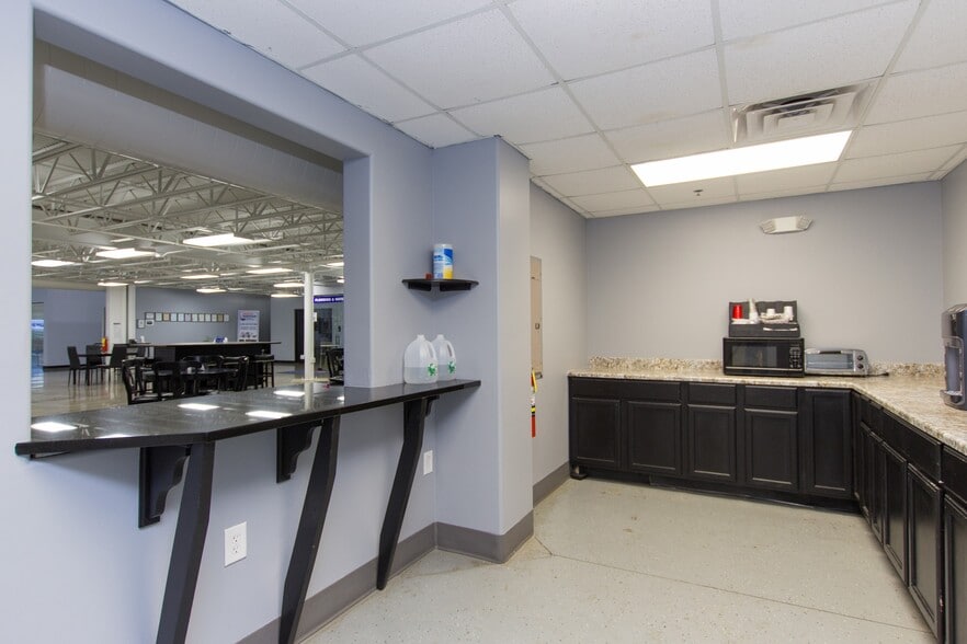 More Photos Of 1435 Paramount Dr, Huntsville Freestanding For Sale