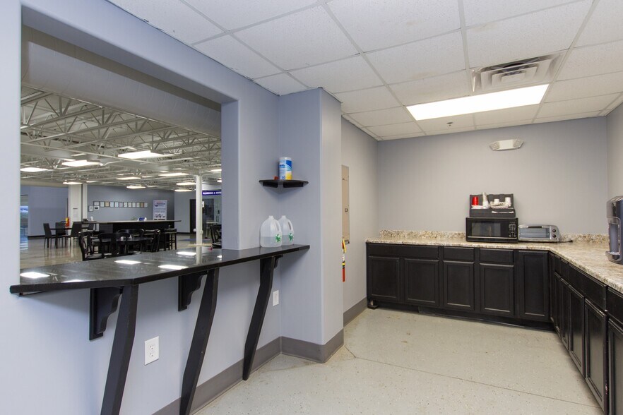 More Photos Of 1435 Paramount Dr, Huntsville Freestanding For Sale