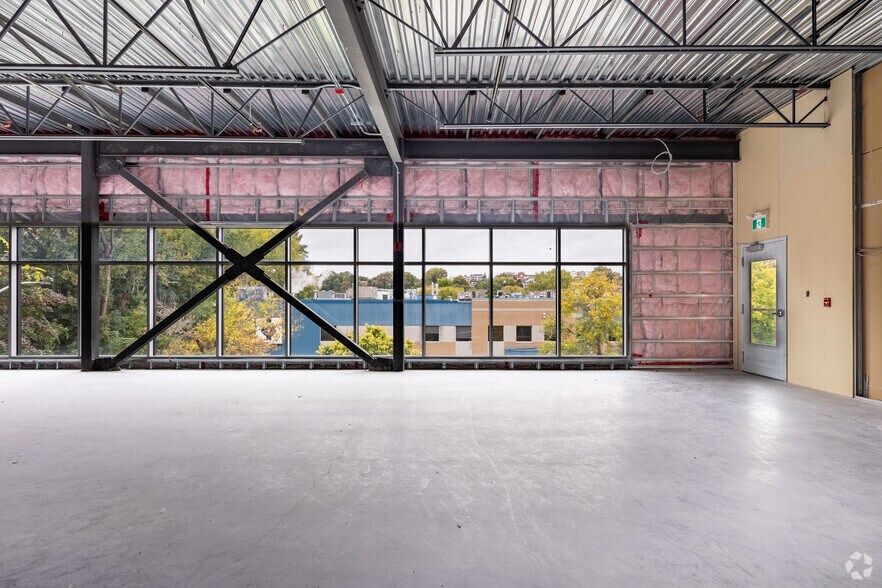 More Photos Of 3040-3050 Rue De Rouen, Montréal Office For Lease