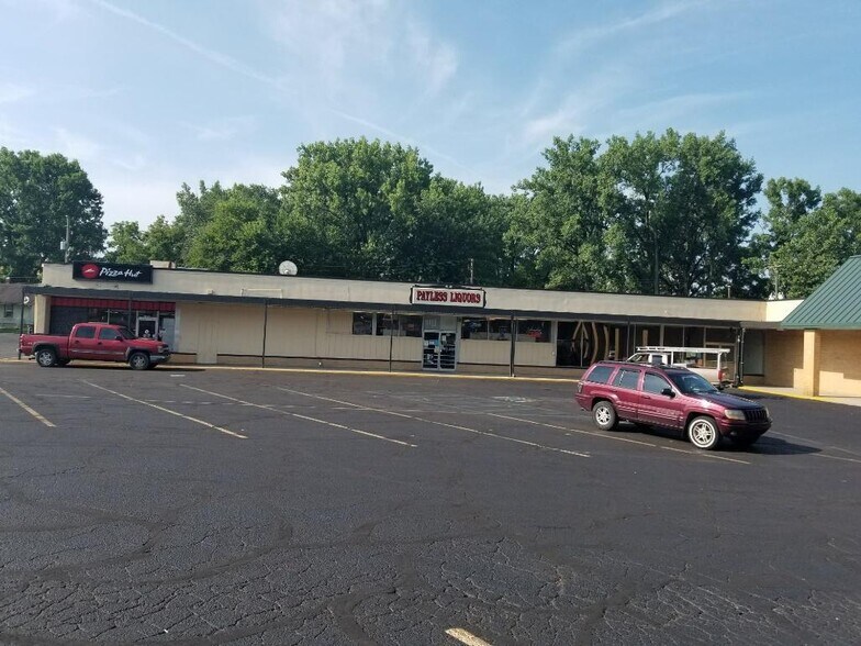 More Photos Of 2509-2519 Albany St, Beech Grove Storefront For Lease