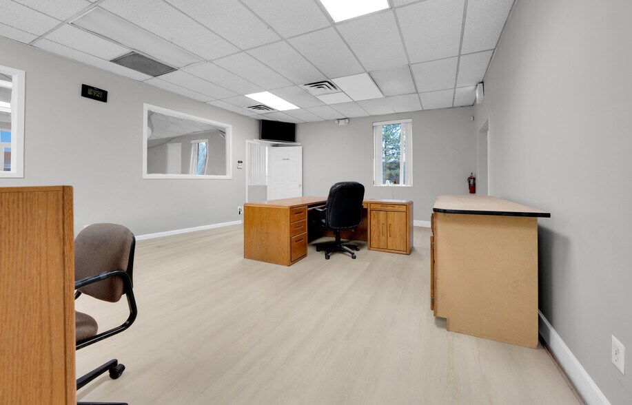 More Photos Of 1989 N Opdyke Rd, Auburn Hills Freestanding For Lease