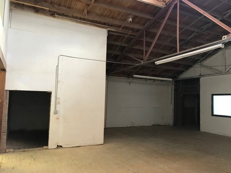 More Photos Of 314 W 58th St, Los Angeles Warehouse For Lease
