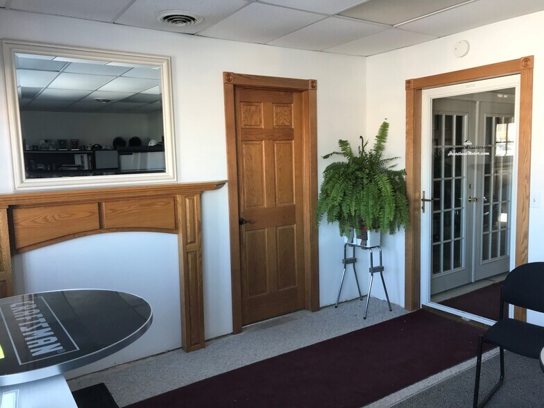 More Photos Of 10 E Veterans Memorial Hwy, Kasson Showroom For Sale