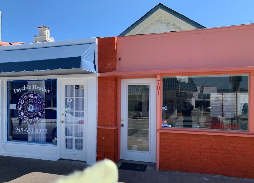 More Photos Of 701 E Balboa Blvd, Newport Beach Storefront Retail Residential For Lease