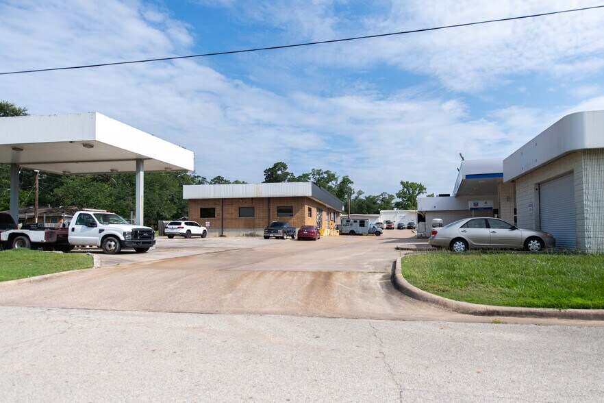 More Photos Of 1207 N Frazier St, Conroe Convenience Store For Sale