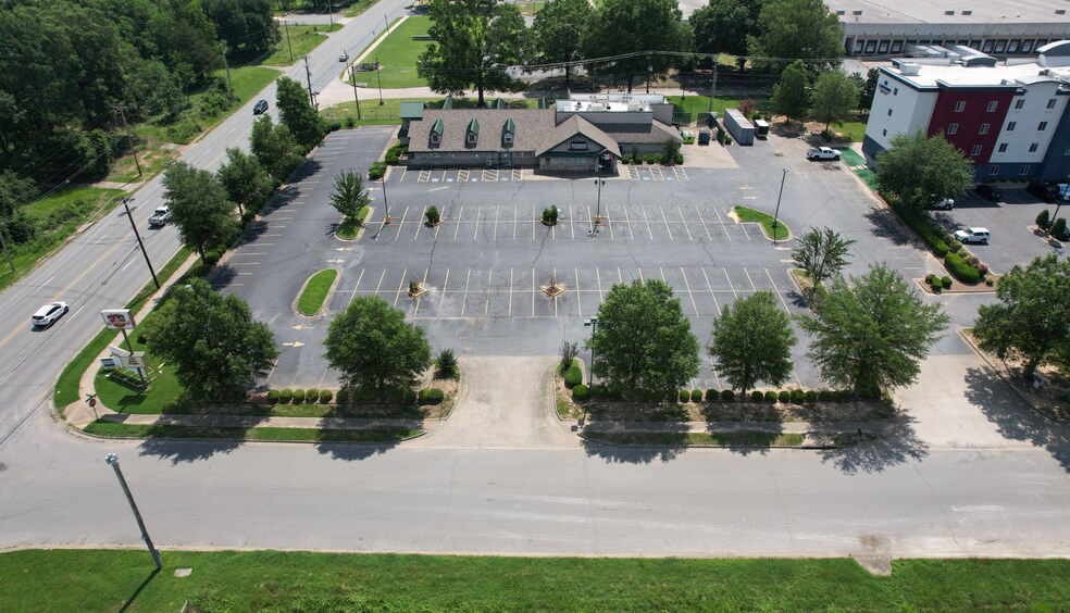 More Photos Of 4000 Vali Ct, North Little Rock Restaurant For Sale