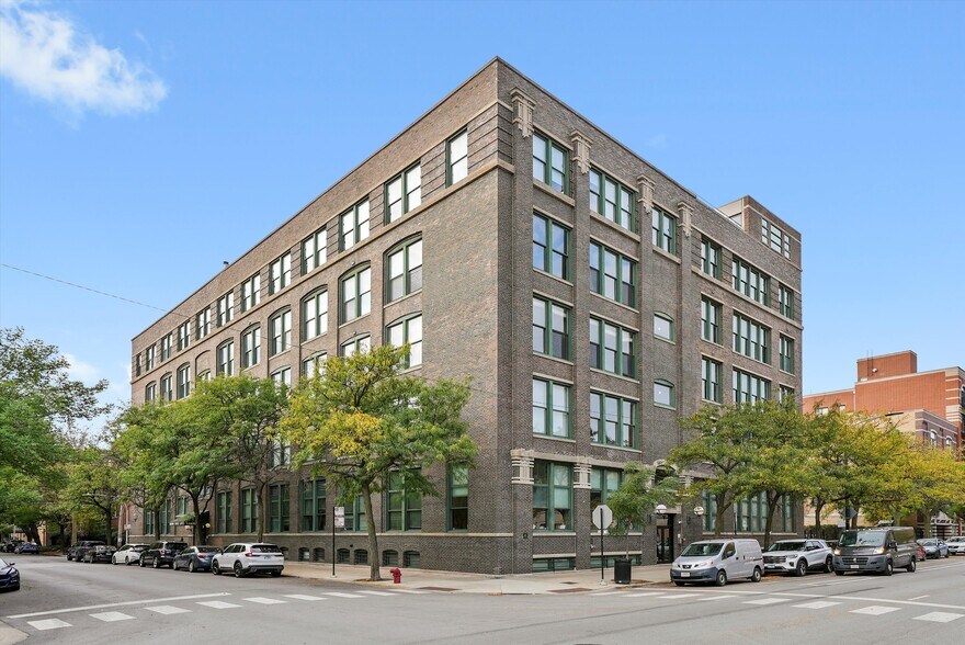 Primary Photo Of 1327 W Washington Blvd, Chicago Loft Creative Space For Lease