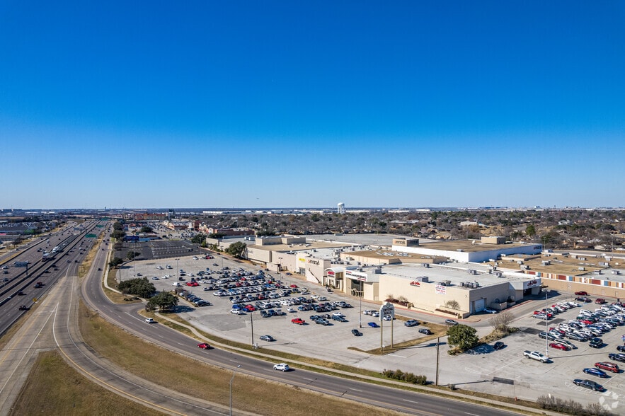 More Photos Of 3602 W Airport Fwy, Irving Department Store For Sale
