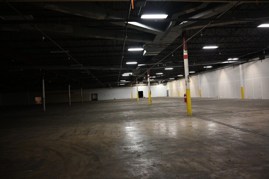 More Photos Of 2300 Claremont Ave, Ashland Freestanding For Lease