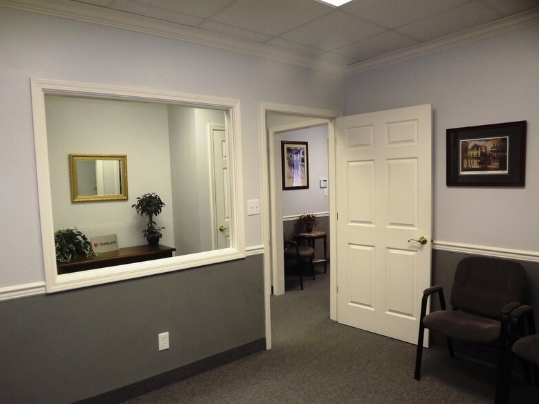 More Photos Of 406 Blankenbaker Pky, Louisville Office For Sale