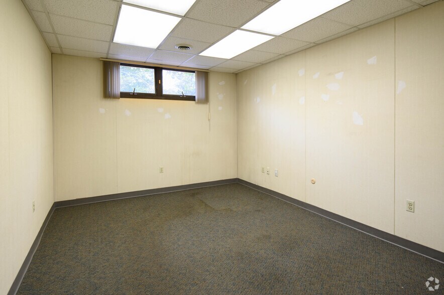 More Photos Of 231 Van Sciver Pky, Willingboro Medical For Sale