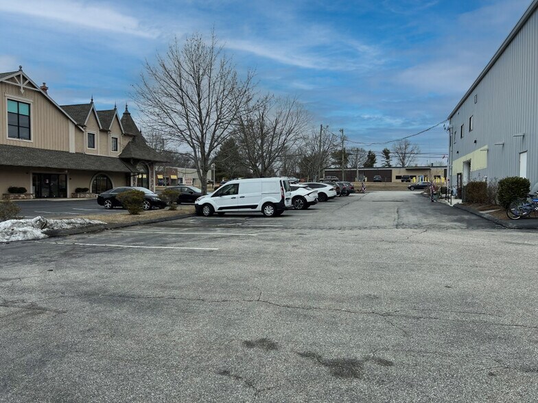 More Photos Of 588 Boston Post Rd, Guilford Freestanding For Lease