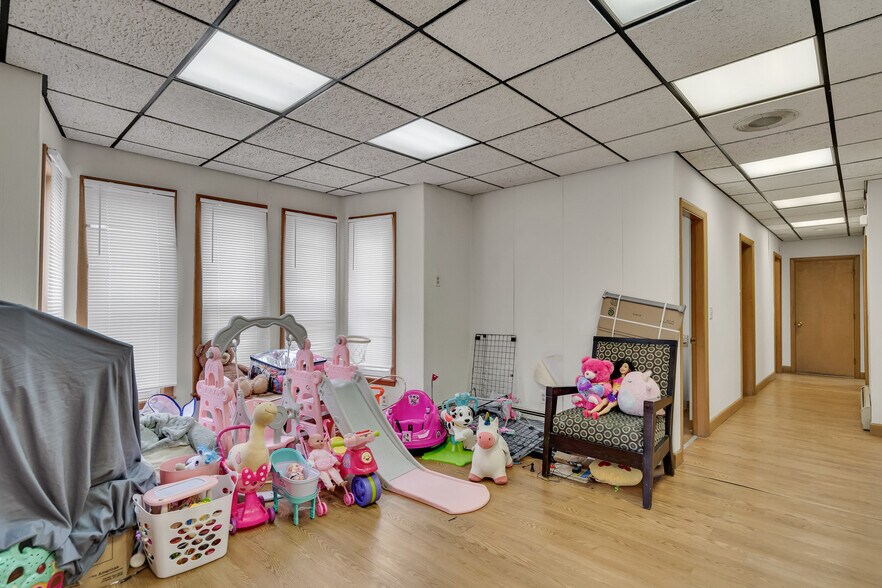 More Photos Of 161 High St, Taunton Office Residential For Sale