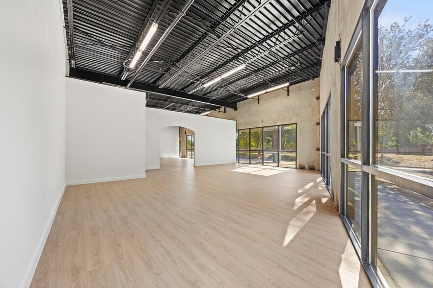 More Photos Of 3033 W Royal Ln, Irving Showroom For Sale