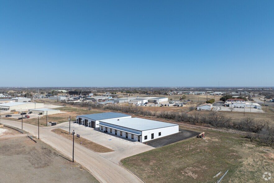 More Photos Of 4295-4313 Burl Harris, Abilene Light Distribution For Sale