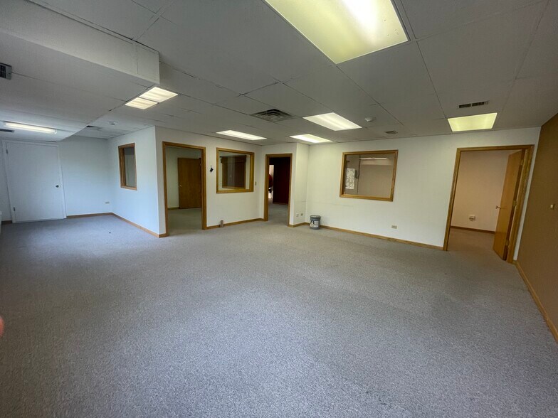 More Photos Of 6420 W 127th St, Palos Heights Office For Lease